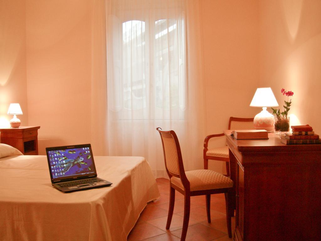 L' Antico Cortile Hotel Caserta Bagian luar foto