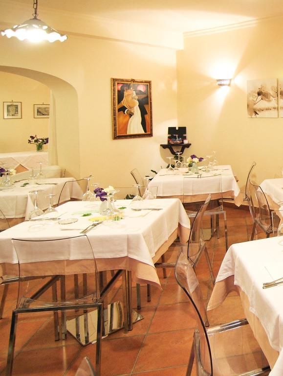L' Antico Cortile Hotel Caserta Bagian luar foto