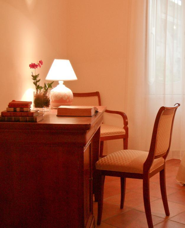 L' Antico Cortile Hotel Caserta Bagian luar foto